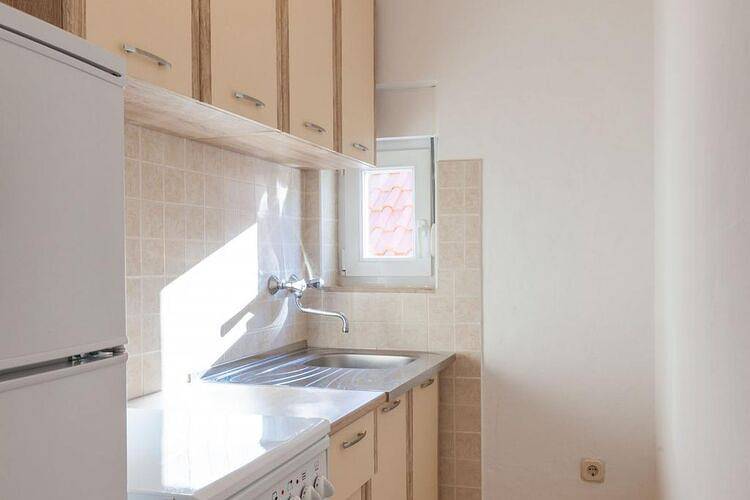 Ganze Wohnung, Apartments Nena (St) - One Bedroom Apartment with Balcony and Sea View (A1) in Pisak, Omis-Riviera