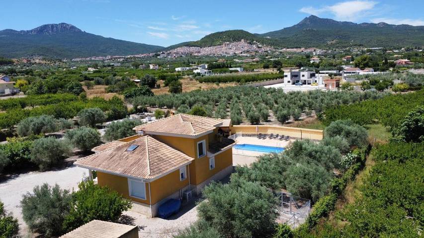 Casa rural para 10 personas, con jardín además de vistas y piscina, Familias con niños en Moratalla - 2