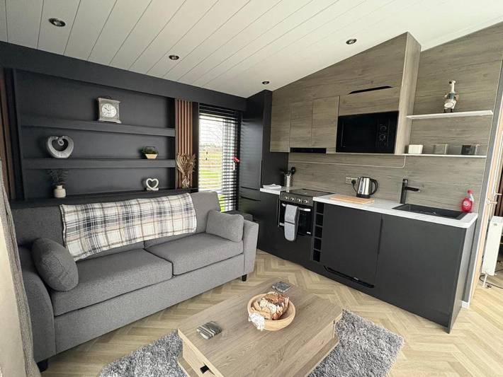 Glamping for 2 people, with Hot tub and Garden as well as View in Cambridgeshire