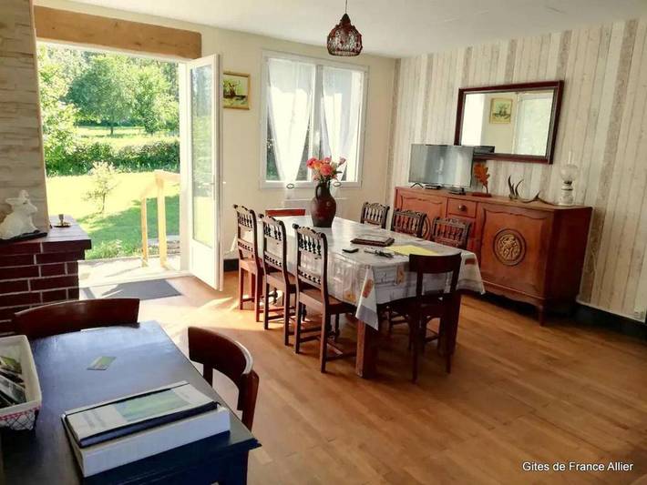 Location de vacances pour 6 personnes, avec Terrasse et Jardin à Couleuvre