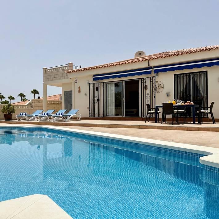 Pet Friendly Villa Azul close to the Beach with Pool, Garden, A/C and Wi-Fi in Sueno Azul, Adeje