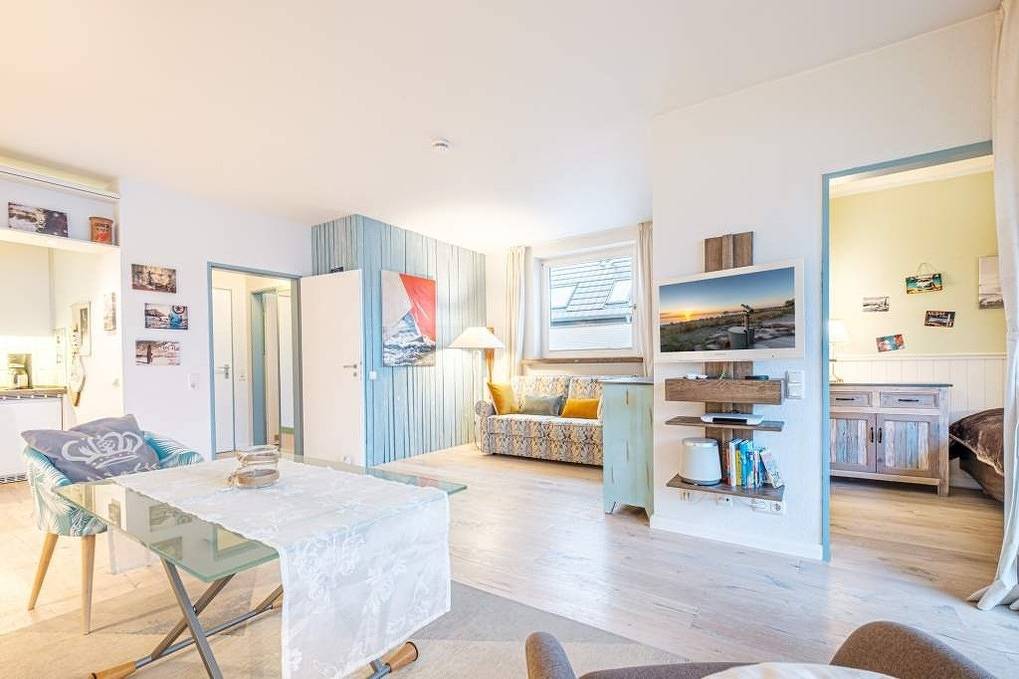 Ganze Ferienwohnung, Ferienwohnung, Timmendorfer Strand, 2 Zimmer, 3 Personen, Tv, Balkon, Meerblick, Nichtraucher, Pkw-Stellplatz in Timmendorfer Strand, Ostholstein