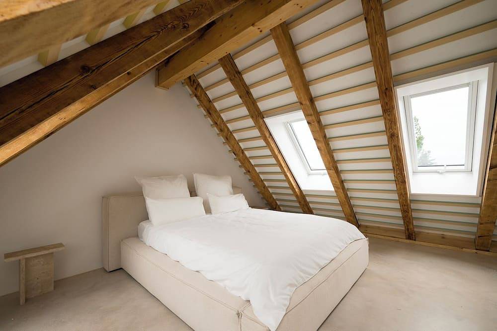 Ganze Wohnung, Scandinavian Calm Meets Latin Soul – Schwabing Retreat with Frauenkirche Views in München Schwabing, München