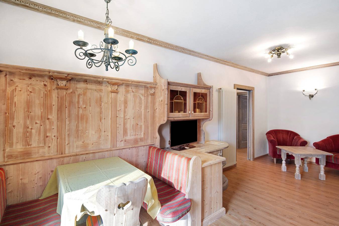 Hel lägenhet, Holiday Apartment "Casa Li Roina n 45" with Mountain View, Balconies & Wi-Fi in Livigno (Town), Livigno