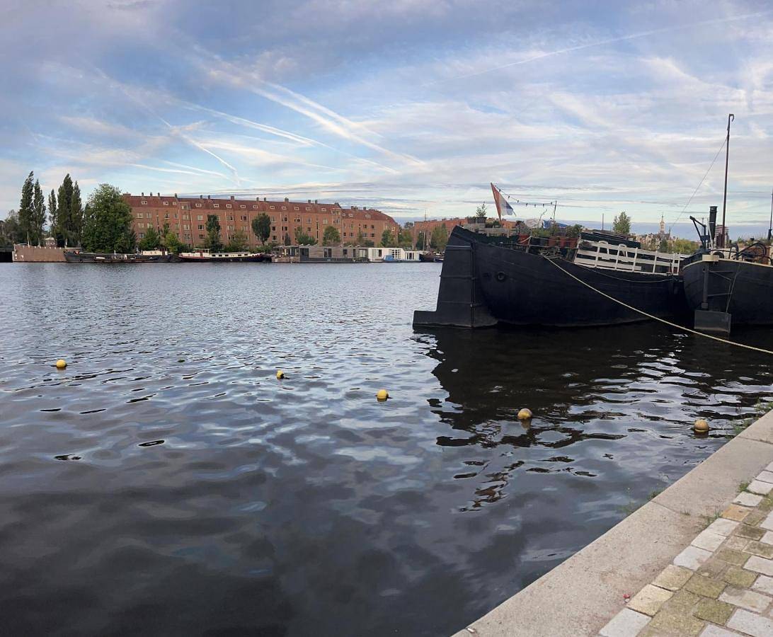 Geheel vakantieappartement, Houseboat in Amsterdam in Amsterdam Oost, Nederlandse kust