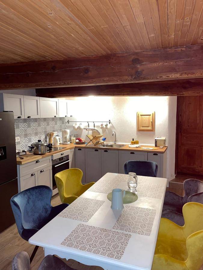 Gîte pour 5 personnes, avec Terrasse ainsi que Jardin et Vue dans Longefoy