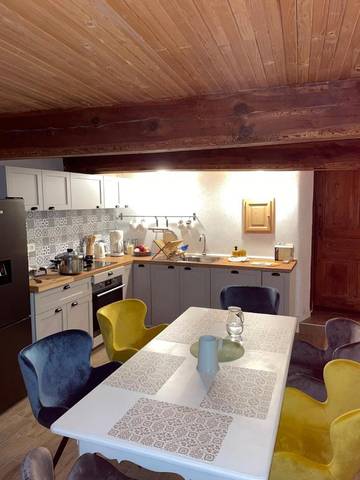 Gîte pour 5 personnes, avec jardin et vue dans Longefoy