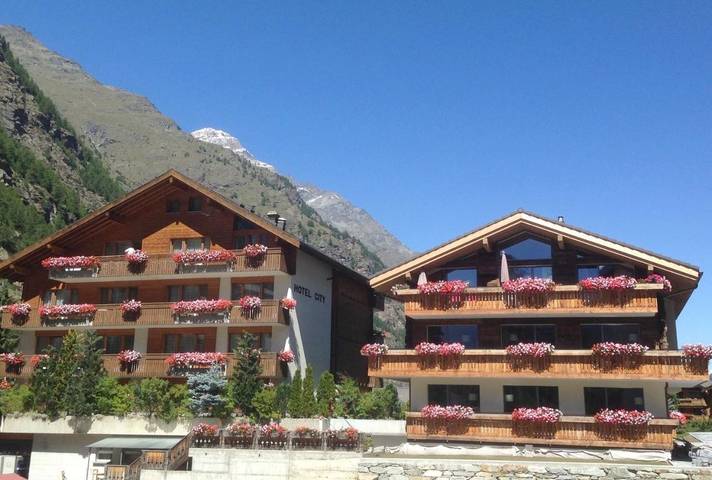 Hotel für 3 Personen, mit Balkon und Sauna sowie Ausblick in Täsch