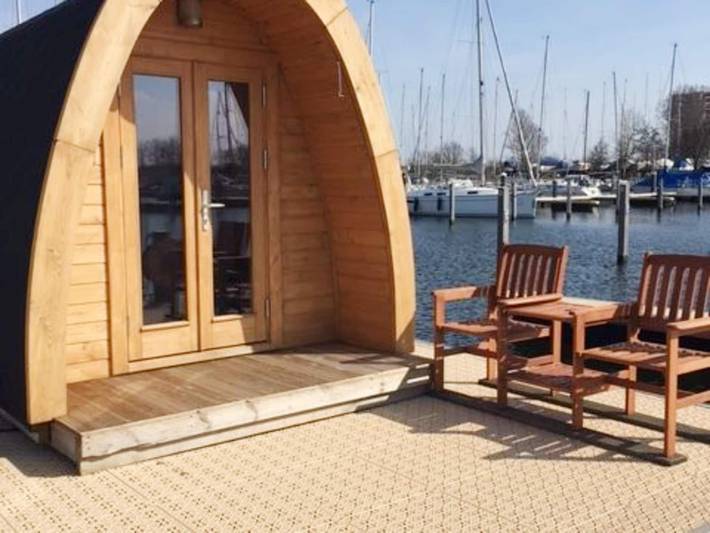 Boot voor 2 personen, met Terras in Flevoland