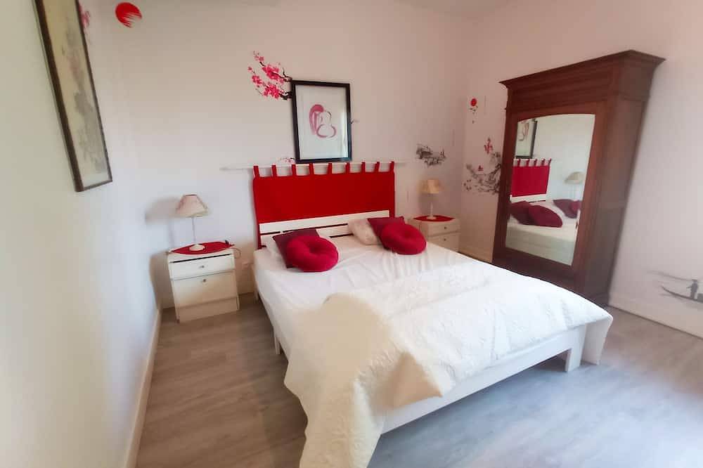 Large Architect designed Villa Royan center 12 p + 2 baby - 16mn walk to the beach Classified 4* in Royan, Côte de Beauté