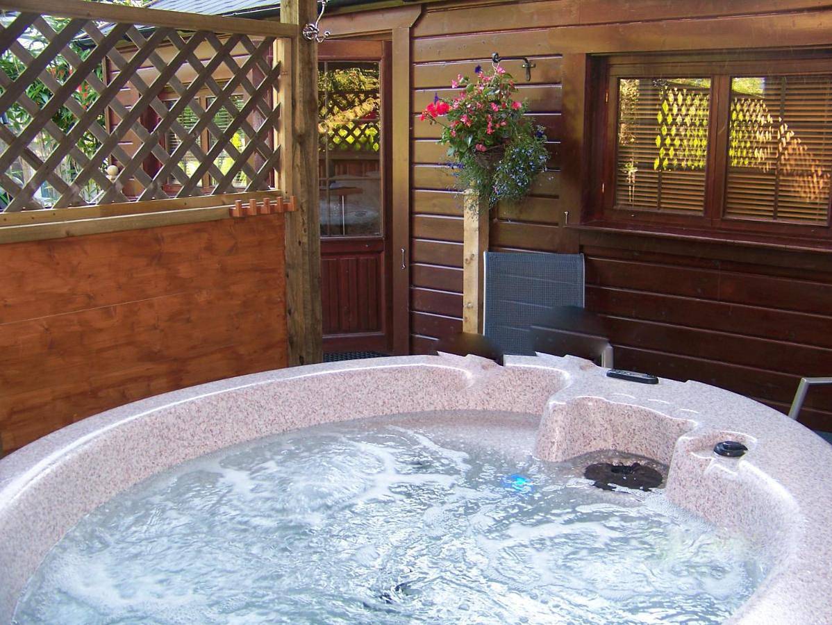 Cypress Log Cabins Accommodation in Godshill (Hampshire), Hampshire
