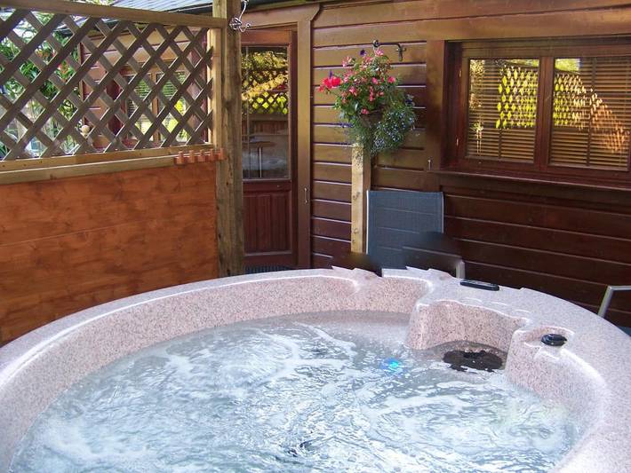 Bed and breakfast for 2 people, with pool and hot tub as well as garden in the United Kingdom
