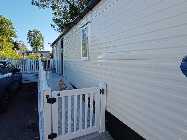 Lodge for 6 people, with Terrace and Garden as well as Pool in Dorset