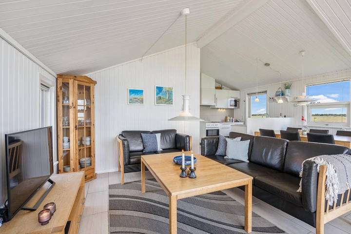 Ferienhaus mit Sauna und Aussicht nur 25 Meter vom Strand in Blavand, Varde