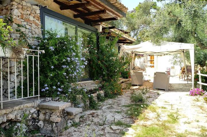 Gîte pour 4 personnes, avec Balcon et Jardin dans Cocumola