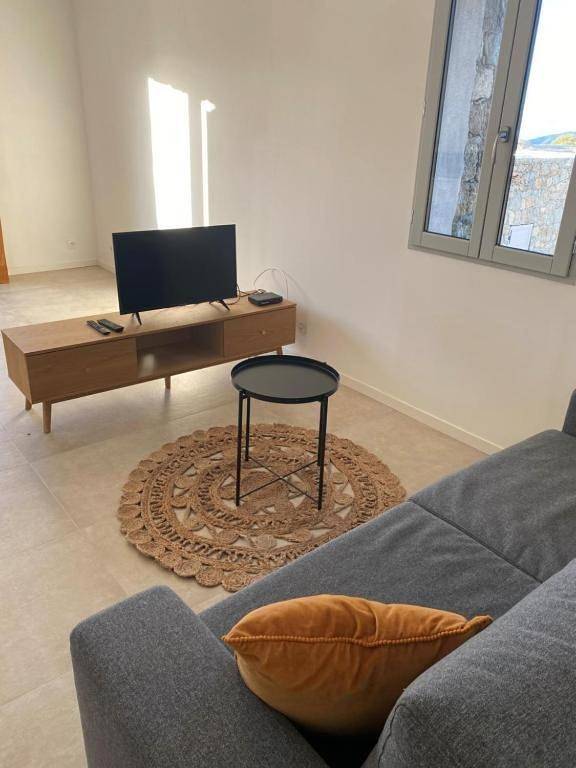 Gîte pour 4 personnes, avec piscine ainsi que terrasse et jardin à Lama - 3