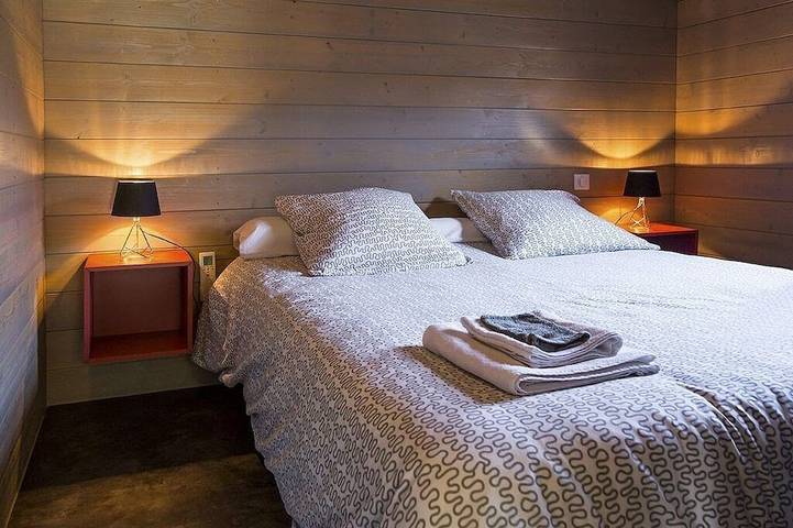 Wooden house with private pool, Route de Palombaggia, 500 metres from the sea in Porto-Vecchio, Arrondissement de Sartène
