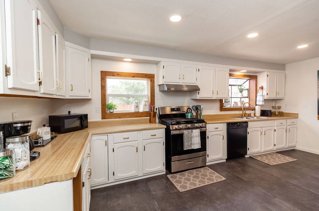 Refreshed downtown home. Easy walk to Main St! in Montrose, Black Canyon Nationalpark