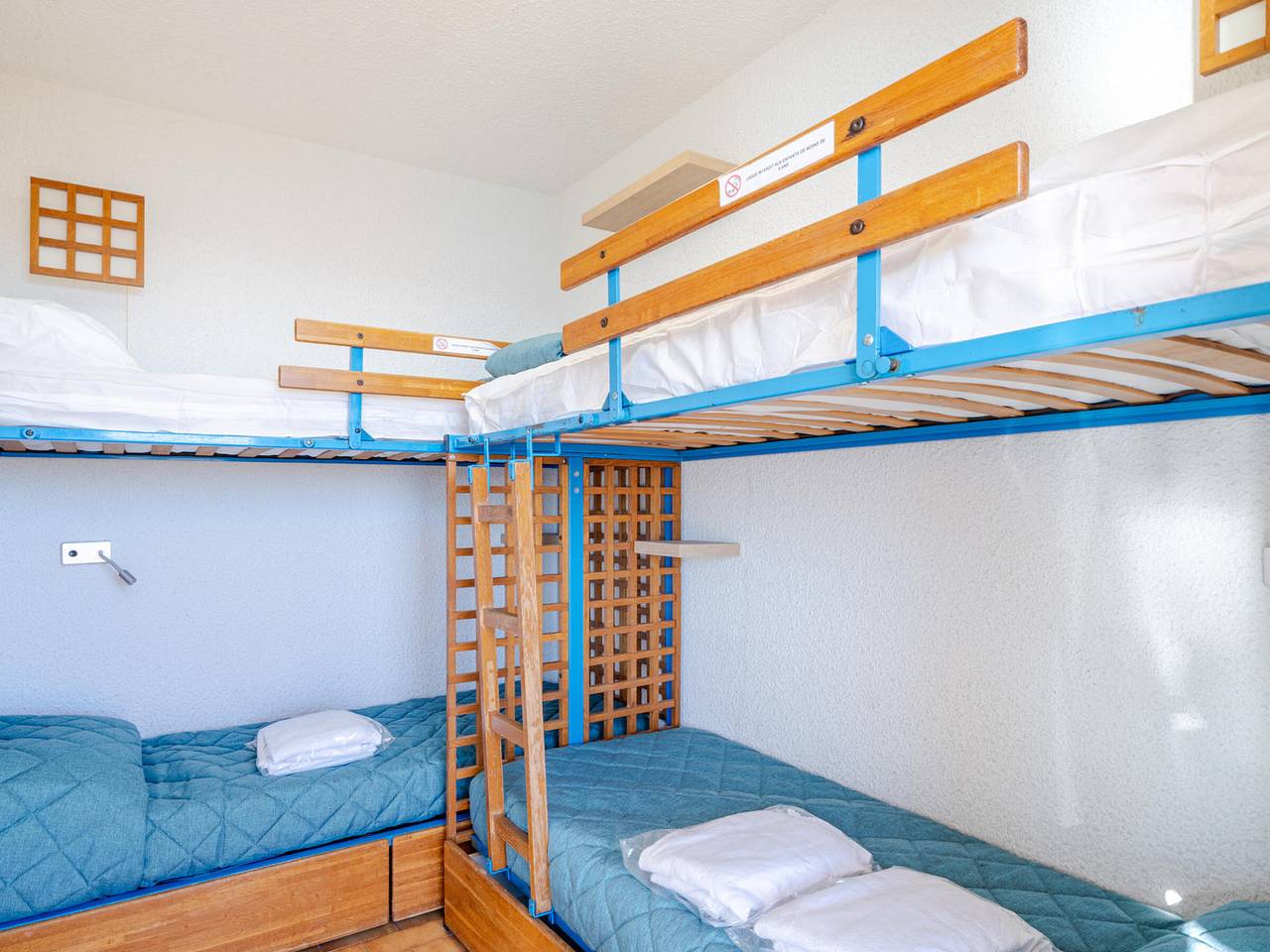Entire apartment, Apartment for 8 with Wi-Fi, sea view in Roquebrune-Cap-Martin, Mediterranean Coast (France)
