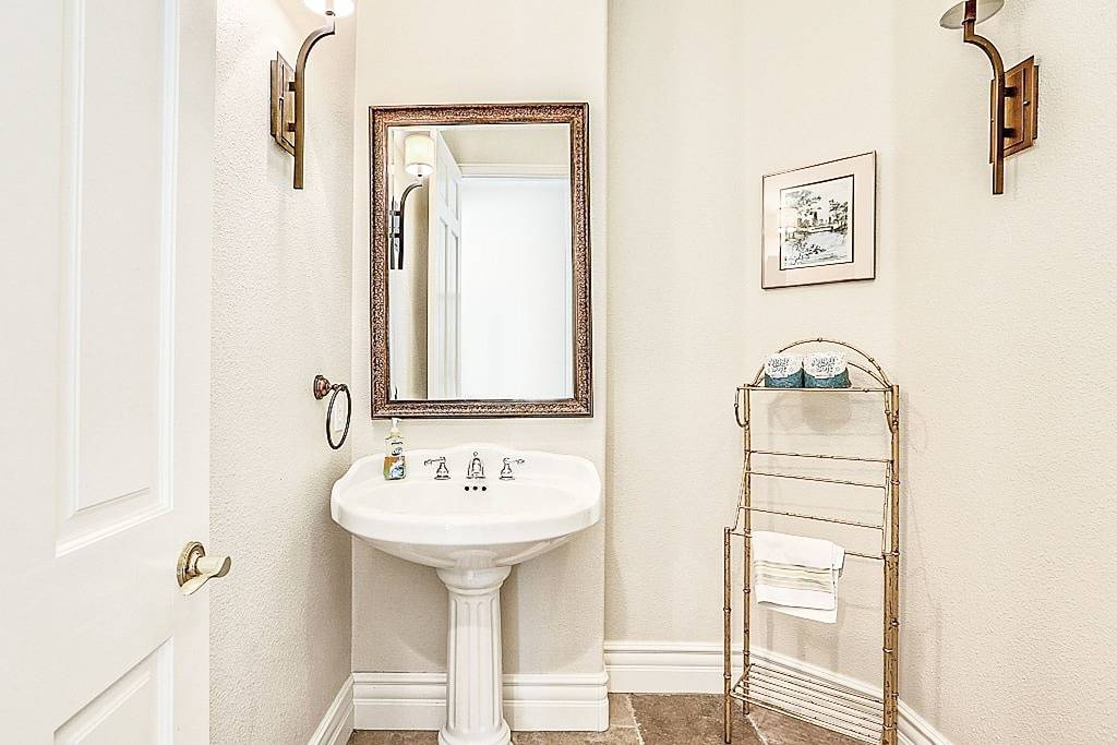 Luxurious, dog-friendly home w/ a home office, private pool, spa & gas grill in Rancho Mirage, Coachella Valley