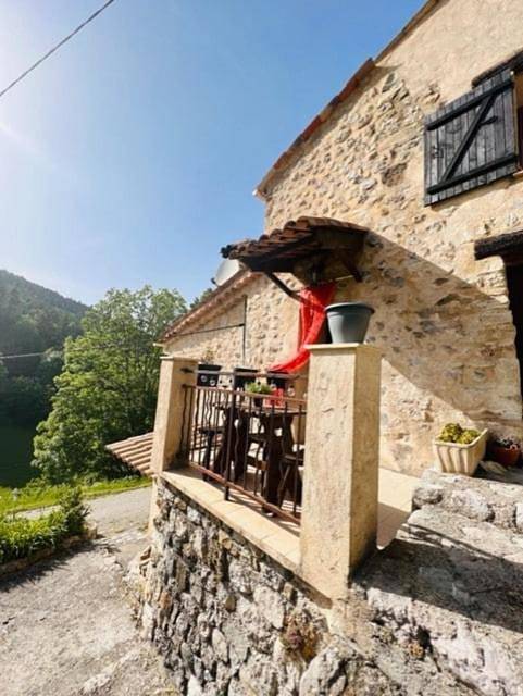 Gîte pour 7 personnes, avec terrasse, animaux acceptés à Ubraye