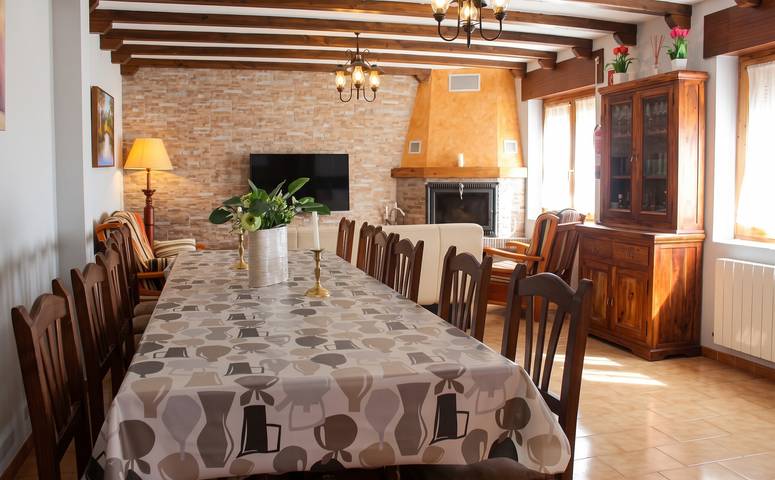 Familienhaus in Peral de Arlanza mit umzäuntem Garten in Peral de Arlanza, Burgos Provinz