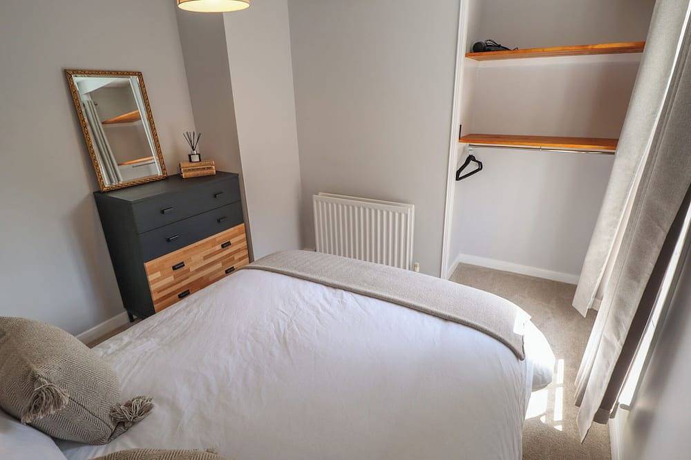 Middle Cottage, pet friendly, with a garden in Louth in Louth, Lincolnshire