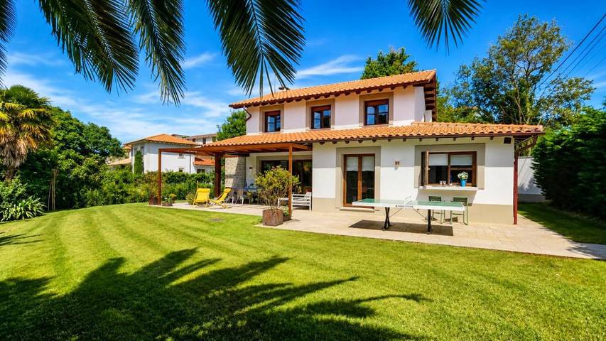 Apartamento para 8 personas, con Terraza además de Jardín y Vistas en Cué