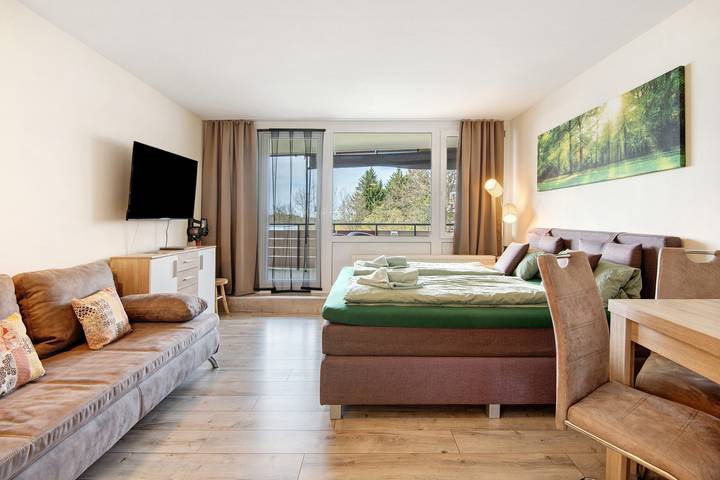 Vakantiewoning voor 3 personen, with Balkon and Kinderzwembad as well as Sauna