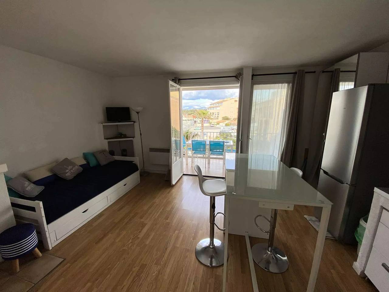 Hel lejlighed, Beautiful apartment with sea view, beaches, shops and restaurants on foot in Le Brusc, Six-Fours-les-Plages