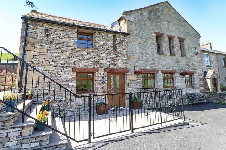 Cottage for 8 people, with hot tub and garden in Yorkshire Dales National Park