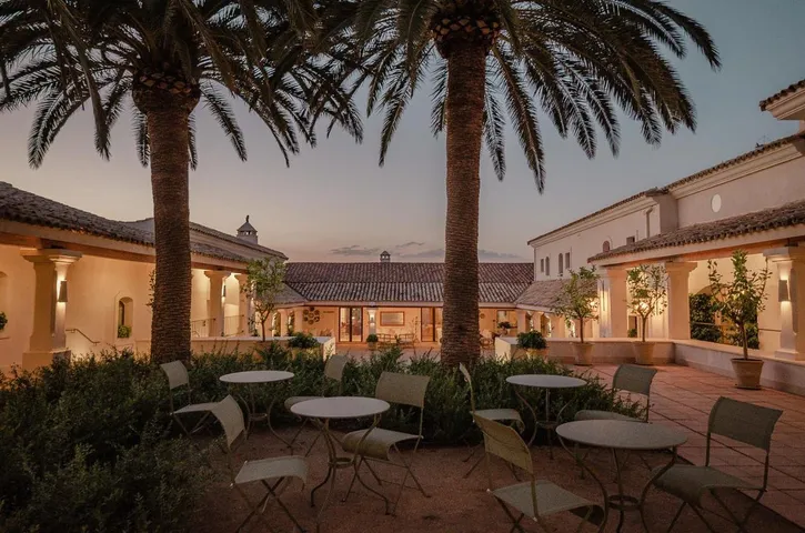 Hotel para 2 personas, con sauna y piscina además de jardín y jacuzzi - 1