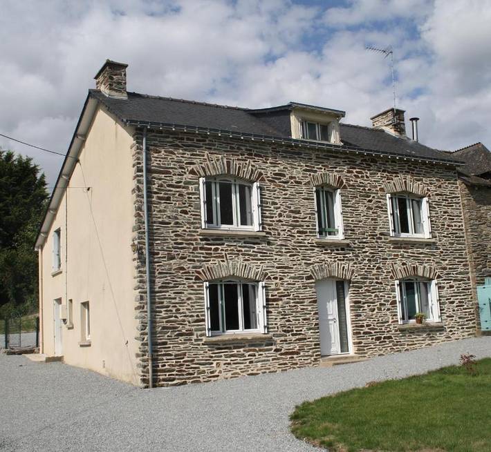 Gîte pour 12 personnes, avec jardin ainsi que terrasse et vue à Saint-Laurent-sur-Oust