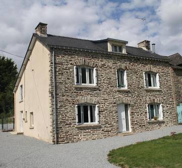 Gîte pour 12 personnes, avec terrasse ainsi que vue et jardin à Saint-Laurent-sur-Oust
