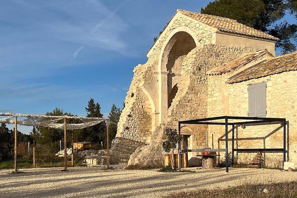 1 bedroom gorgeous home in Orgon in Orgon, Arles region