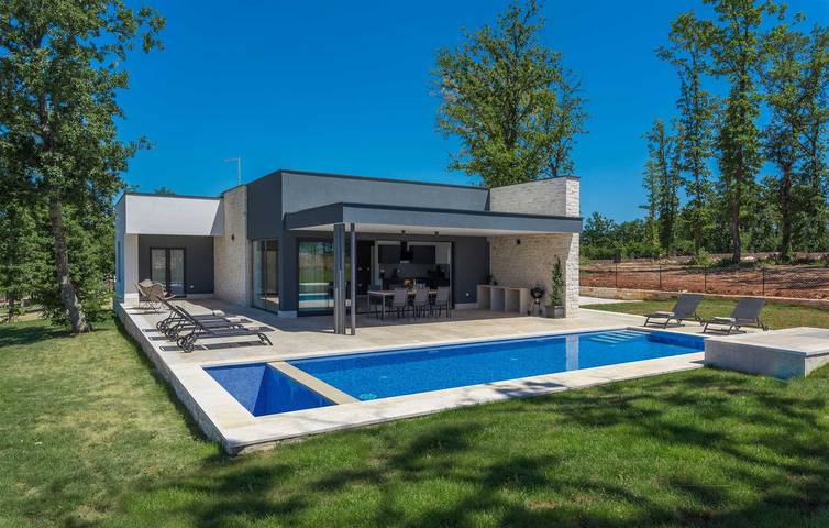 Ferienhaus für 6 Personen, mit Balkon/Terrasse und Terrasse sowie Garten und Pool in Sveti Petar u Šumi