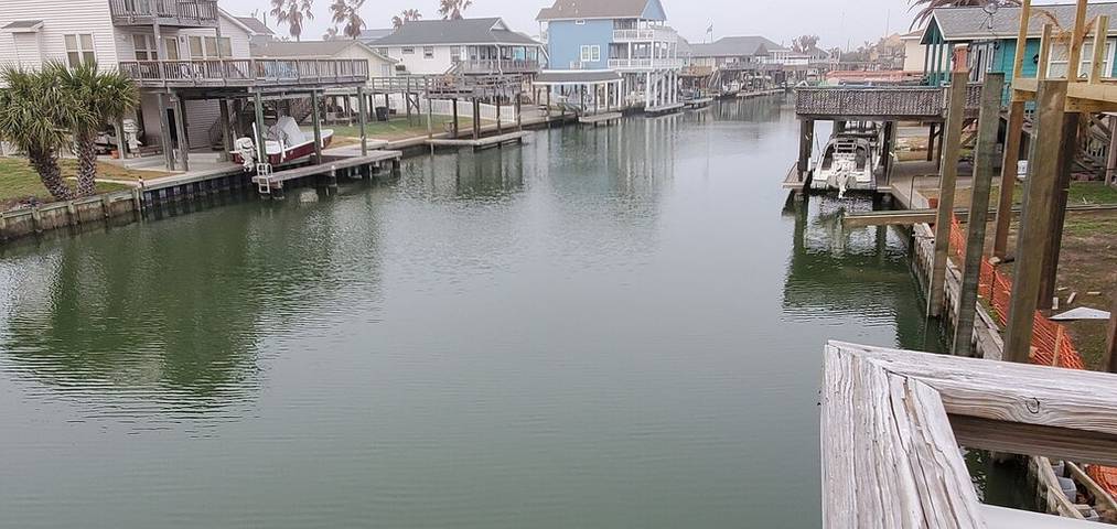 Vacation rental for 20 people, with yard and pool, with pets in Texas Gulf Coast