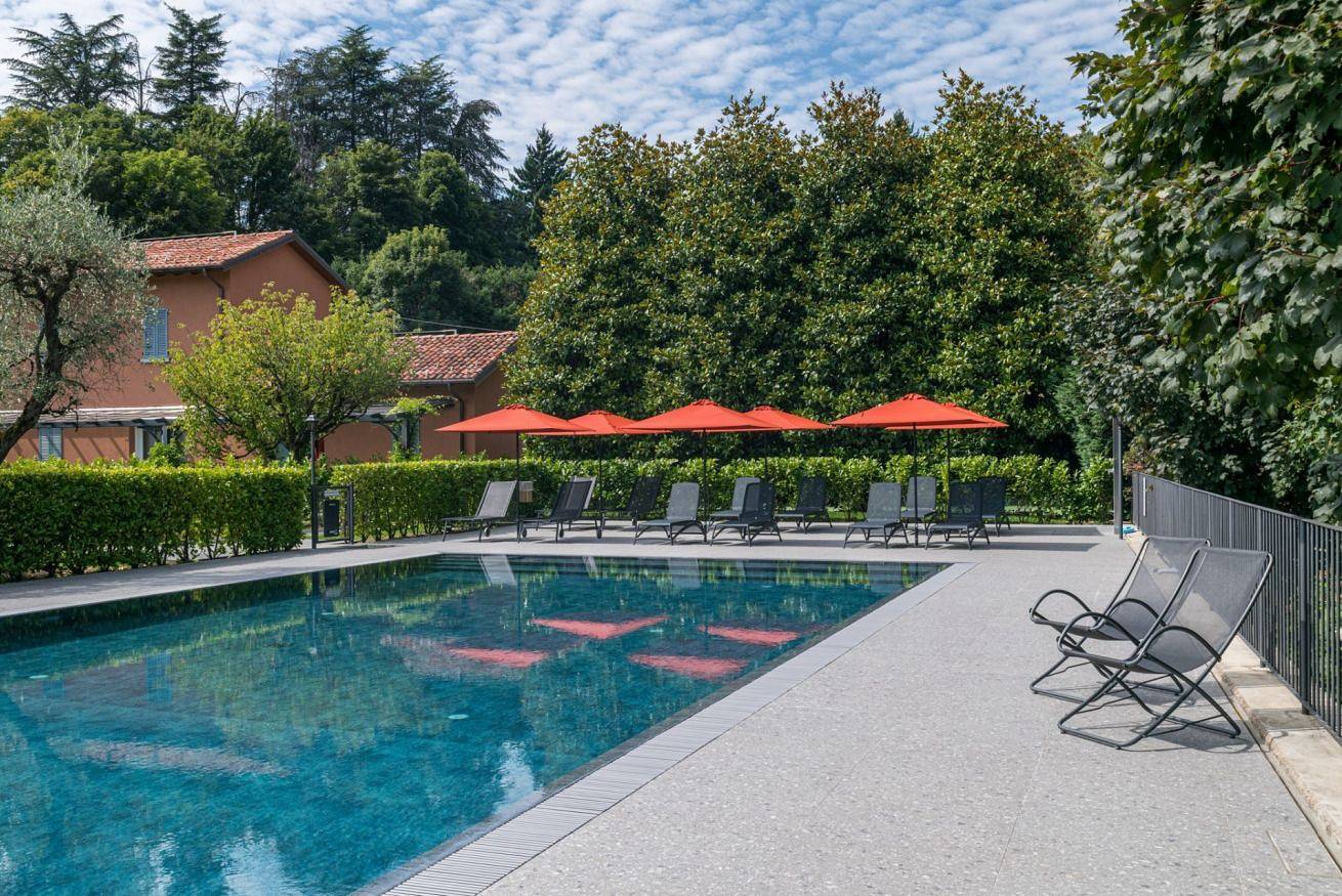Hel leilighet, Guesthost - Lake View Apt with pool Villa Maderni in Como, Comosjøen