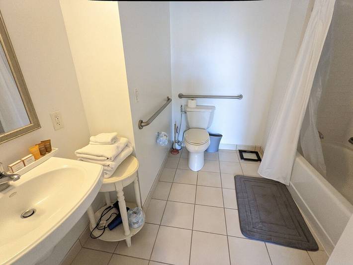 Apartment for 5 people, with yard, with pets in Boston