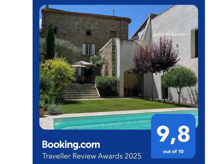 Location de vacances pour 2 personnes, avec Terrasse ainsi que Jardin et Piscine à Luc-sur-Orbieu