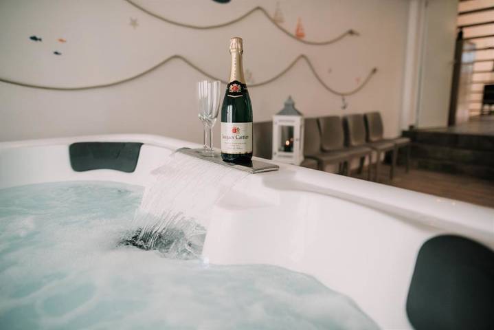 Gîte pour 10 personnes, avec jardin et jacuzzi à Tintigny - 4