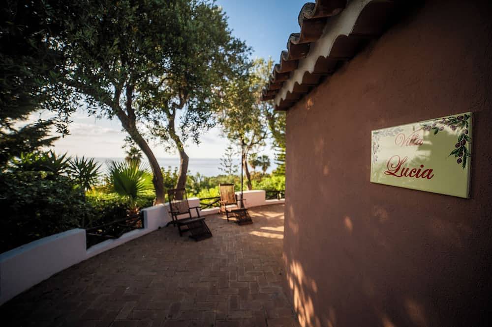 Dream Vacation in Calabria: Villa with Patio 200 Meters from the Sea Free Parking in Parghelia, Vibo Valentia Provinz