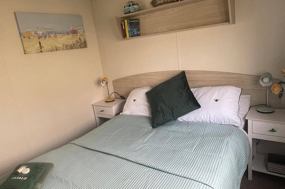 Delightful Mobile Home, Seasalter, Whitstable. 2 Min Walk To Seasalter Beach in Kent