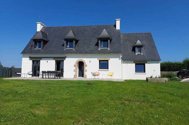 Maison de vacances pour 12 personnes, avec Jacuzzi ainsi que Terrasse et Jardin à Kerlouan