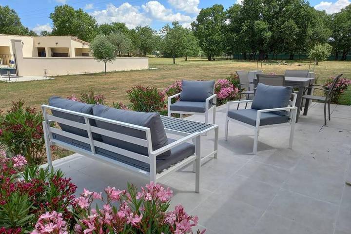 Maison de vacances pour 3 personnes, avec piscine et jardin, animaux acceptés