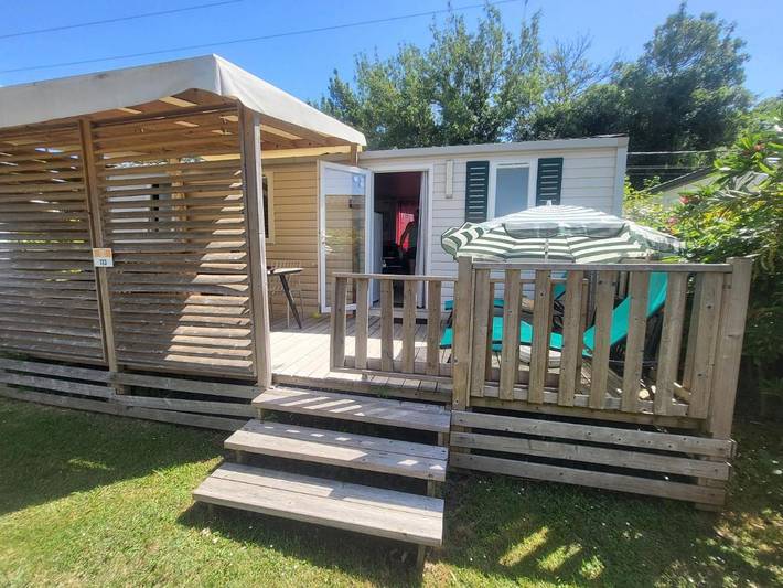 Camping pour 6 personnes, avec Terrasse et Jardin ainsi que Bassin pour enfant et Piscine