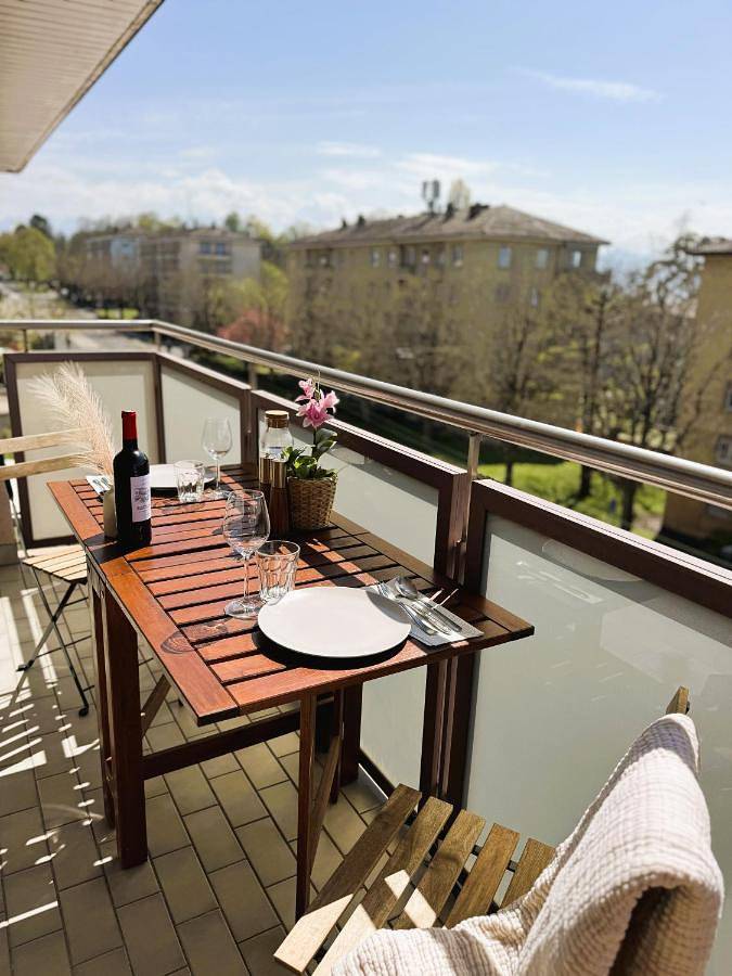 Gîte pour 2 personnes, avec vue ainsi que terrasse et vue sur le lac à Prilly