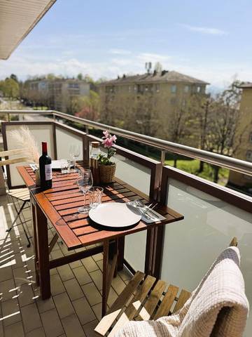 Gîte pour 2 personnes, avec terrasse ainsi que vue et vue sur le lac à Prilly