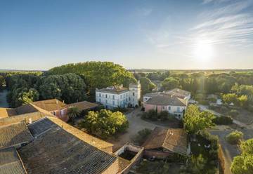 Maison d’hôte pour 12 personnes, avec piscine ainsi que terrasse et jardin à Manduel