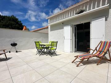 Gîte pour 5 personnes, avec terrasse dans Office De Tourisme Des Mathes La Palmyre